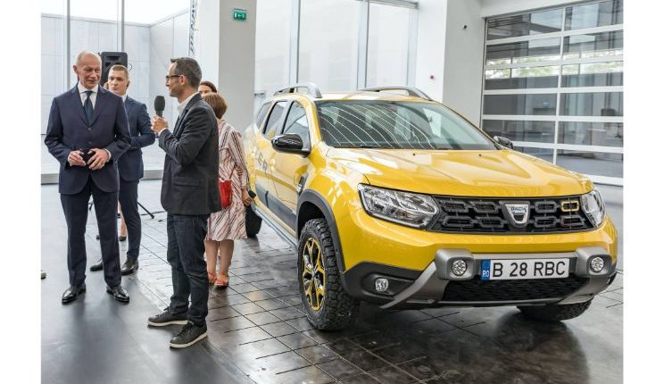 52b786e9-unique-dacia-duster-created-for-the-opening-of-renault-group-new-design-center-in-bucharest-3