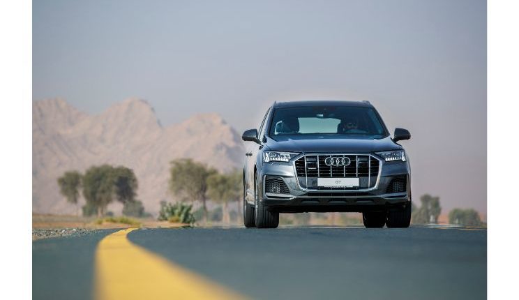 Audi-Q7-2020-front-in-action