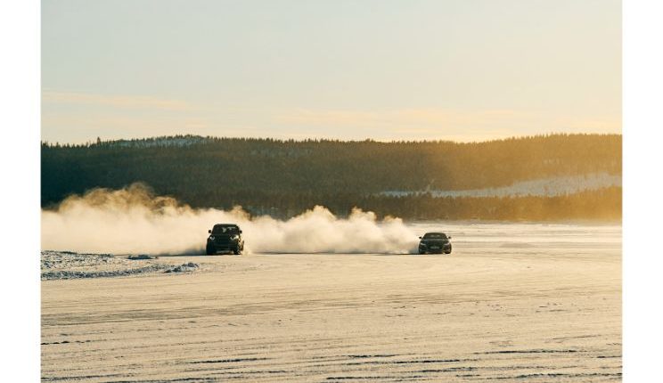 مغامرات قطبية على الجليد مع سيارات جاكوار ولاند روڤر