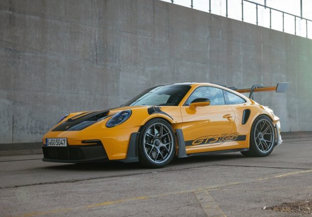سيارة بورشه 911 GT3RS الجديدة: السباقات بمنظار احترافي