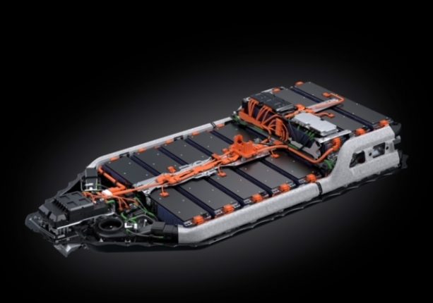 سيارة لكزس UX300e الكهربائية تحصل على بطارية جديدة في العام 2023
